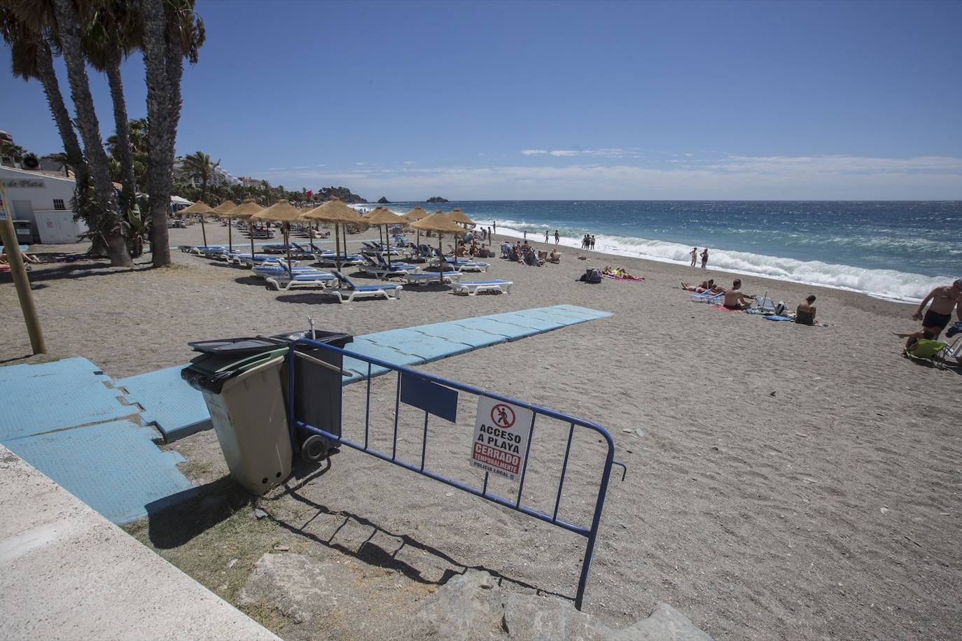 Ambiente en las playas de la Costa Tropical este domingo