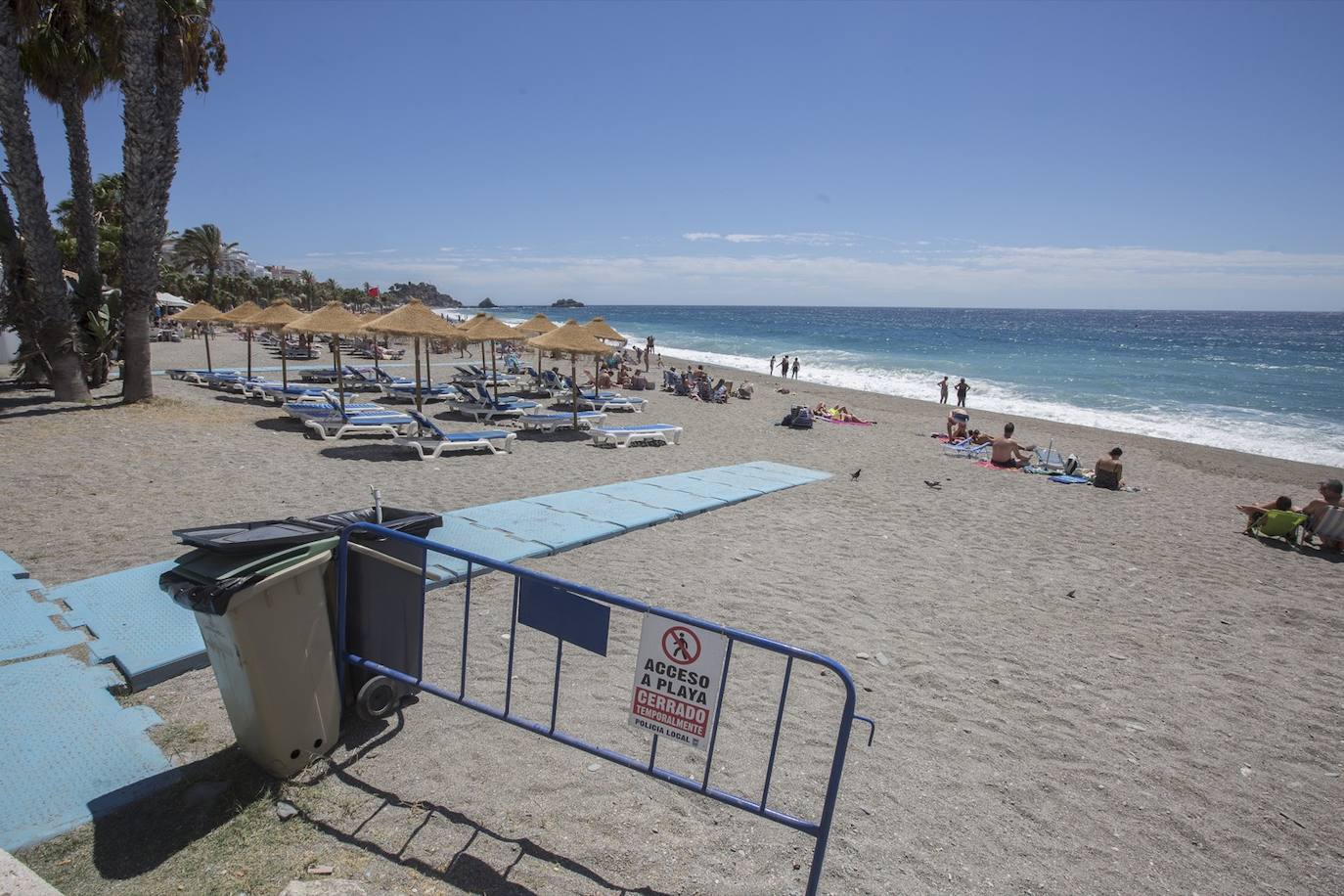 Ambiente en las playas de la Costa Tropical este domingo