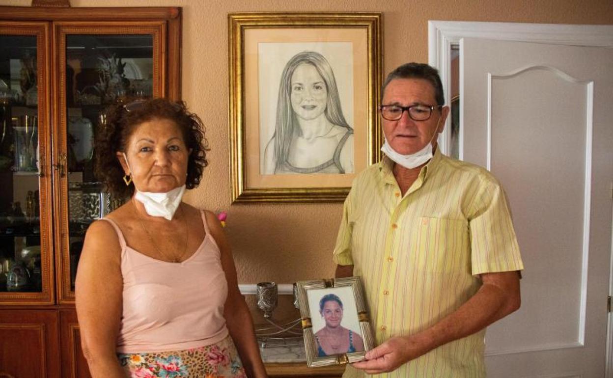 Teresa Martín y Antonio Fernández, los padres de María Teresa Fernández, la joven motrileña de la que nada se sabe desde el verano de 2000. 