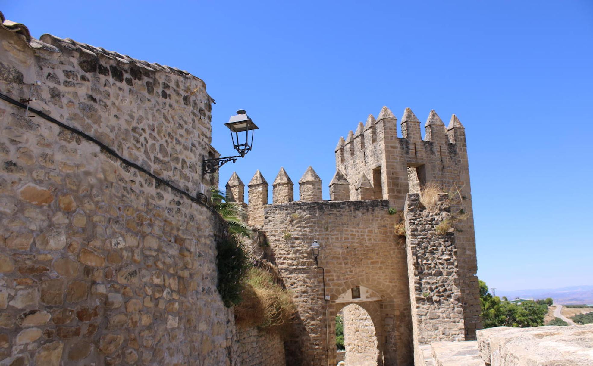Exterior del recinto amurallado, perfectamente rehabilitado y conservado.