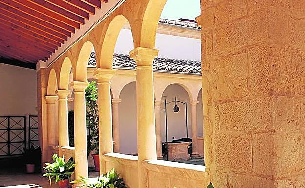 Imagen principal - Patrimonio en piedra de una villa medieval y renacentista