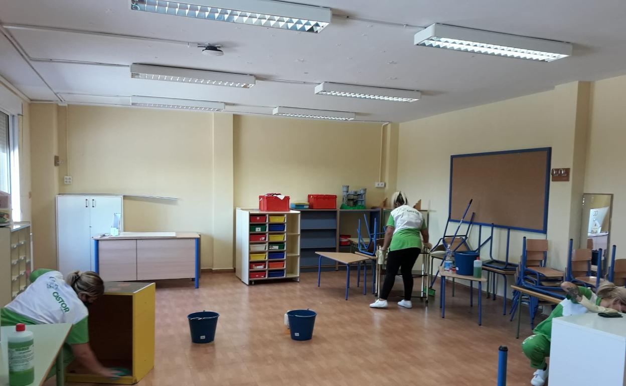 El Ayuntamiento de Monachil asume la limpieza y desinfección de sus colegios «ante la absoluta inacción de la Junta»