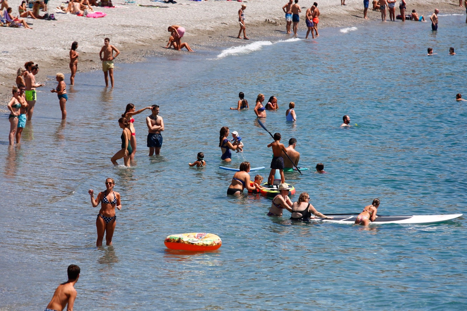 Veraneantes aprovechan los últimos días de mes para escaparse a las localides del litoral. 
