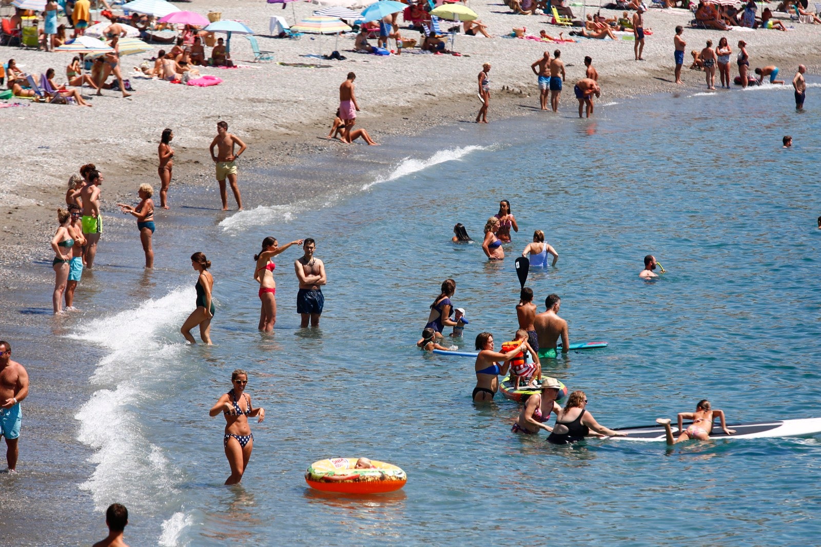 Veraneantes aprovechan los últimos días de mes para escaparse a las localides del litoral. 