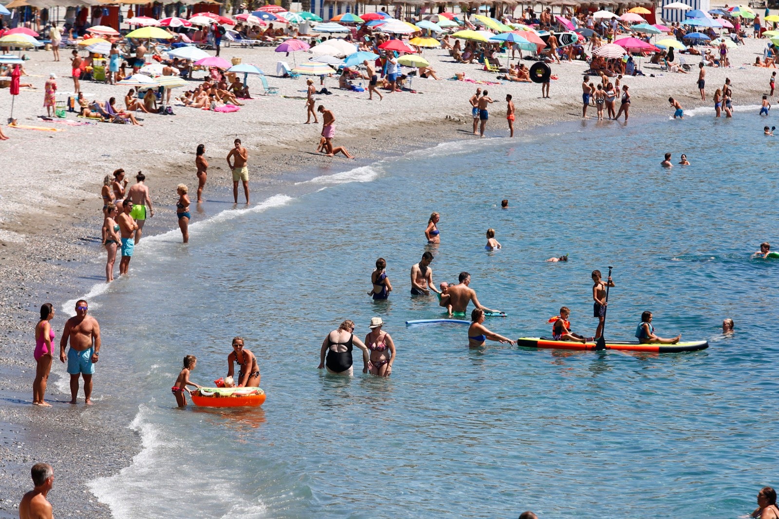Veraneantes aprovechan los últimos días de mes para escaparse a las localides del litoral. 