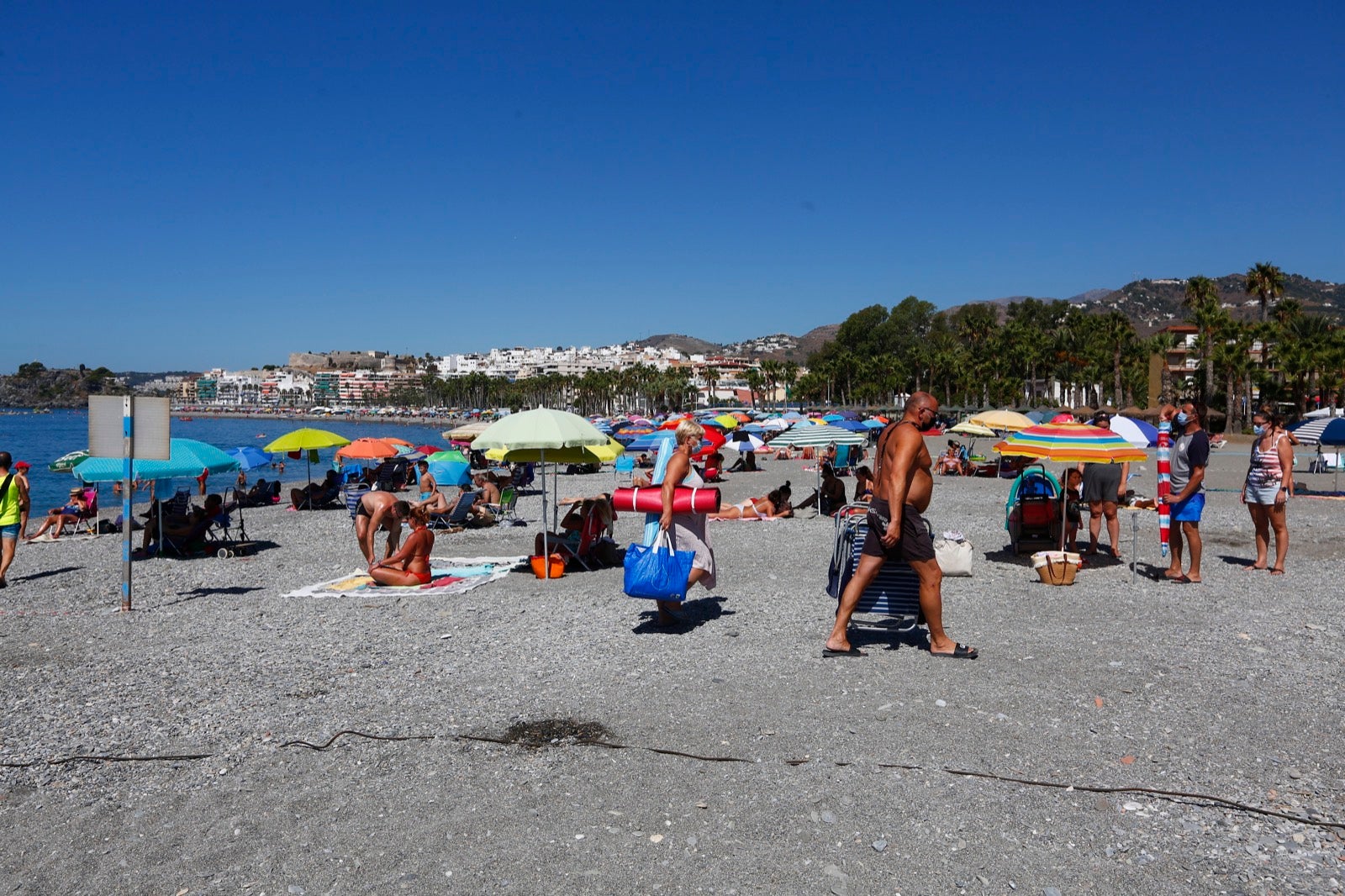 Veraneantes aprovechan los últimos días de mes para escaparse a las localides del litoral. 