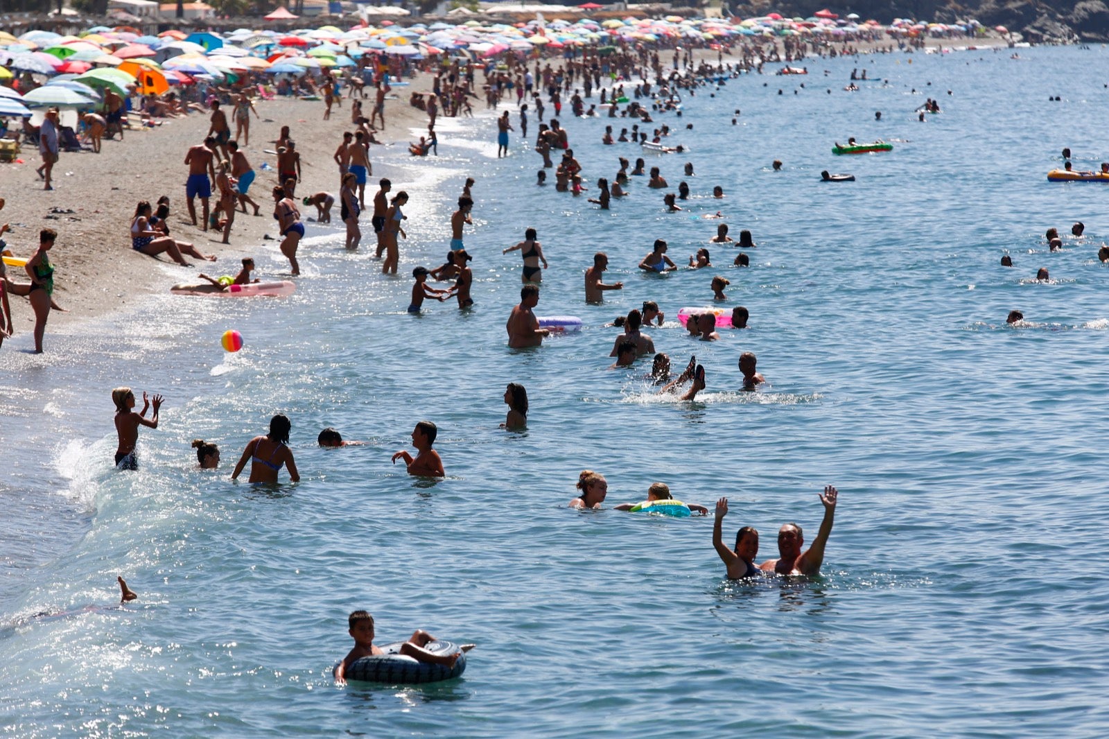 Veraneantes aprovechan los últimos días de mes para escaparse a las localides del litoral. 