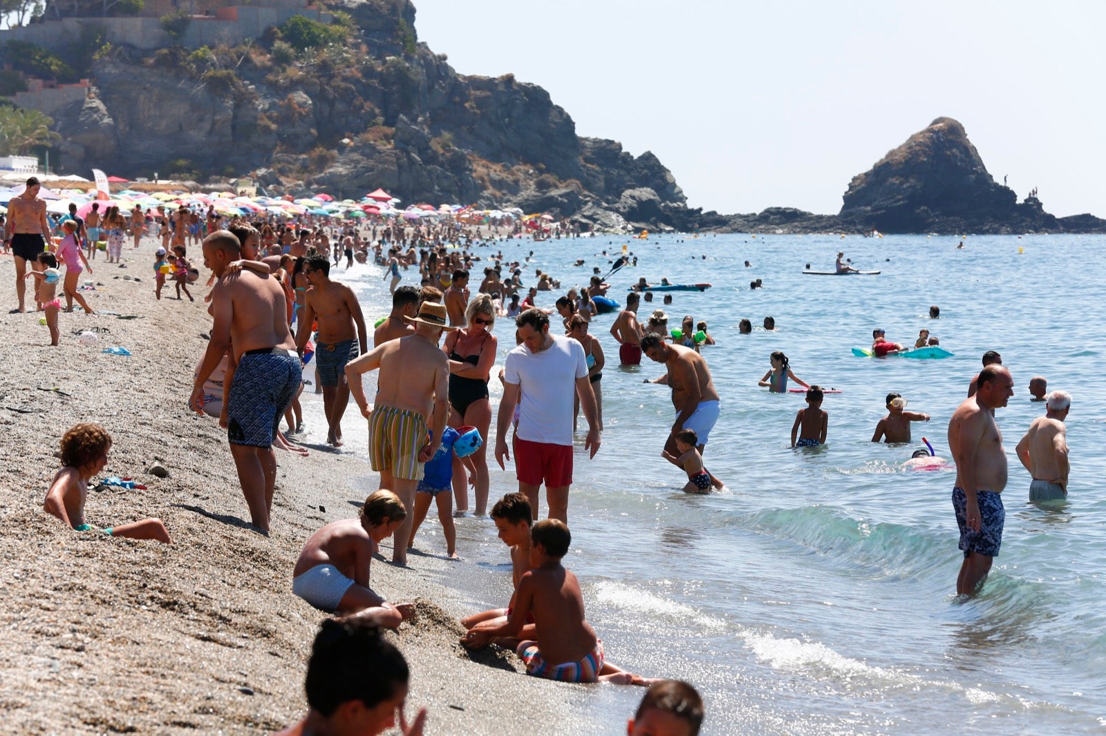 Veraneantes aprovechan los últimos días de mes para escaparse a las localides del litoral. 