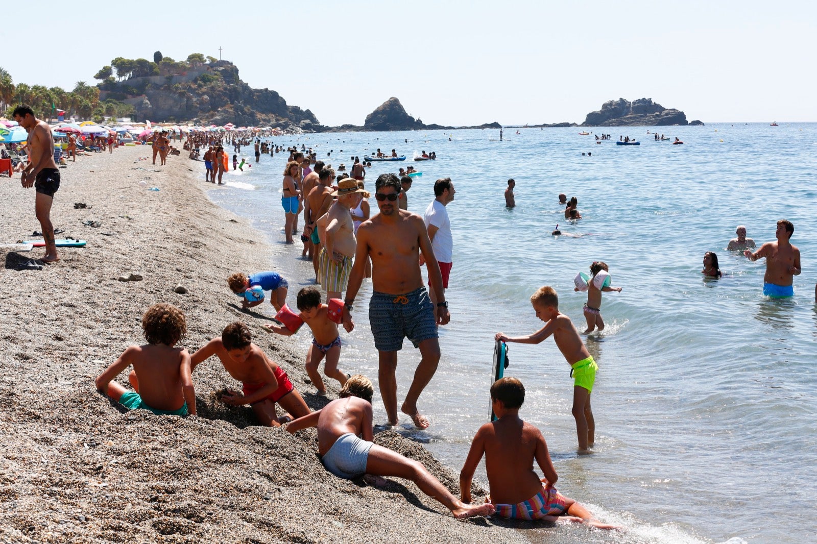 Veraneantes aprovechan los últimos días de mes para escaparse a las localides del litoral. 
