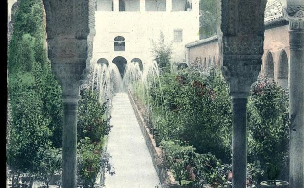 Imagen principal - 1. Colotipo del Patio de la Acequia, en el Generalife, de Rafael Señán (circa 1900).2. 'Retrato de Mariano y su esposa', de Stephen Ferris (1881). 3. 'Casa en Granada', de Arnold W. Brunner (1892).