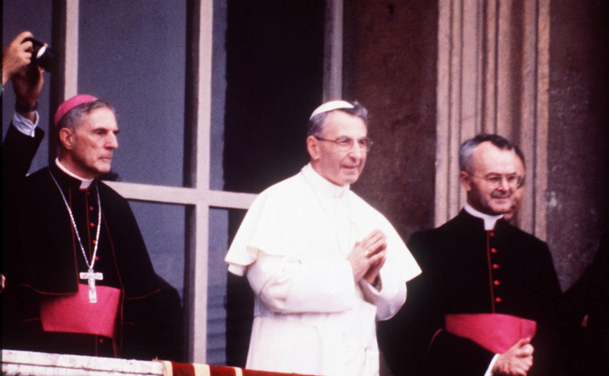 Juan Pablo I en la balconada del Vaticano