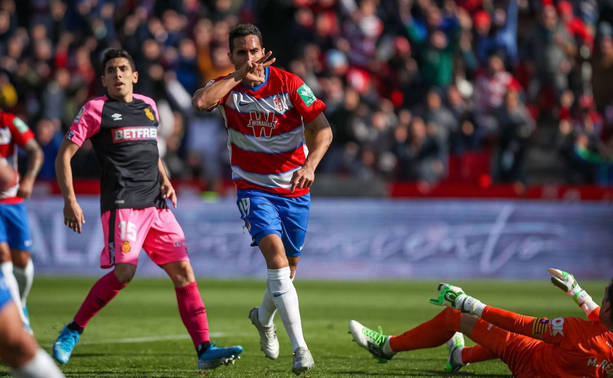 Montoro celebrando su gol frente al Real Mallorca. 