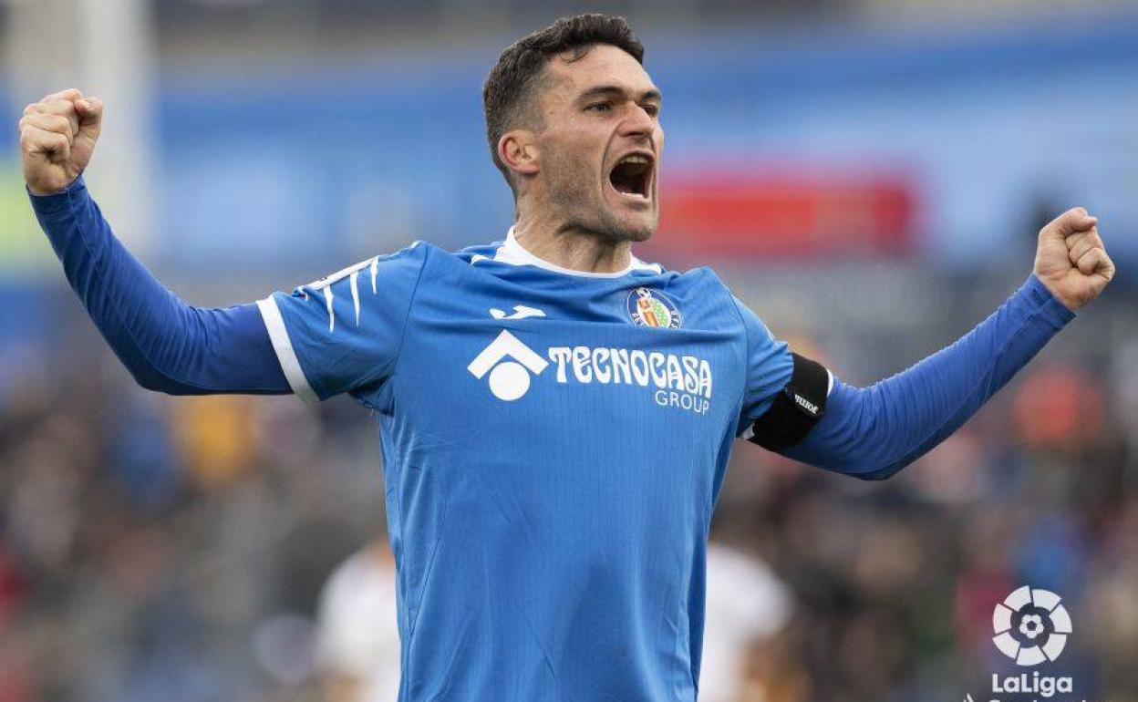 Jorge Molina celebra uno de sus dos tantos anotados al Valencia este curso.