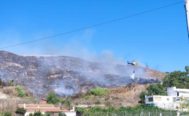 El fuego se ha inciado en una zona situada a la espalda de la Fábrica del Pilar.