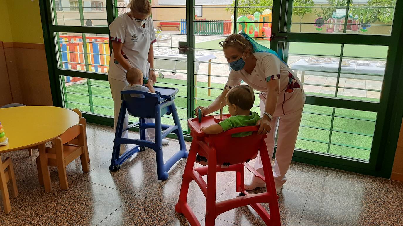 Vuelven a las aulas 4.740 menores de tres años que han comenzado este martes el curso escolar 2020/21 en las escuelas y centros de Educación Infantil de Jaén