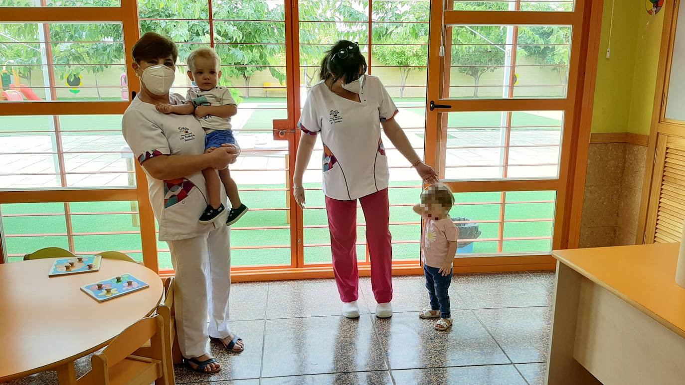 Vuelven a las aulas 4.740 menores de tres años que han comenzado este martes el curso escolar 2020/21 en las escuelas y centros de Educación Infantil de Jaén