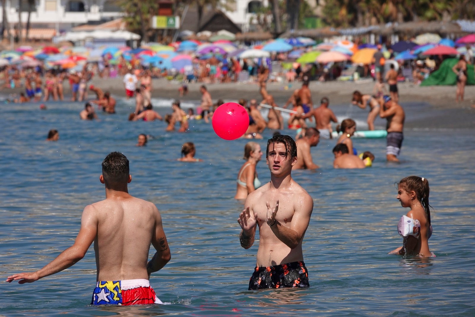 El buen tiempo ha acompañado a los que se han acercado a la Costa Tropical