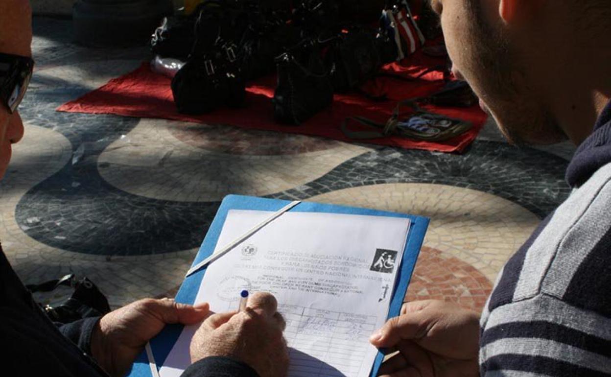 Alerta de la Guardia Civil por el regreso del «timo del sordomudo»