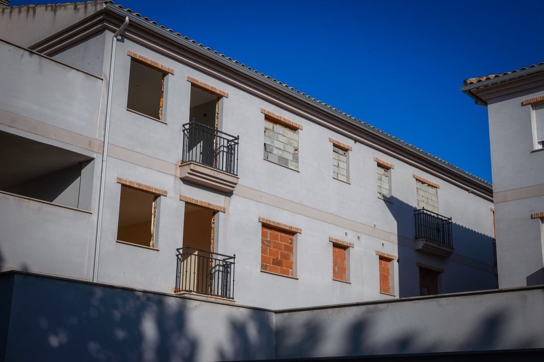 Más de veinte agentes han realizado varios registros en la zona