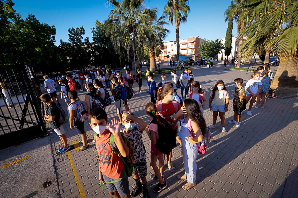 Vuelta a las aulas en los colegios Garvayo Dinelli y Los Álamos de Motril