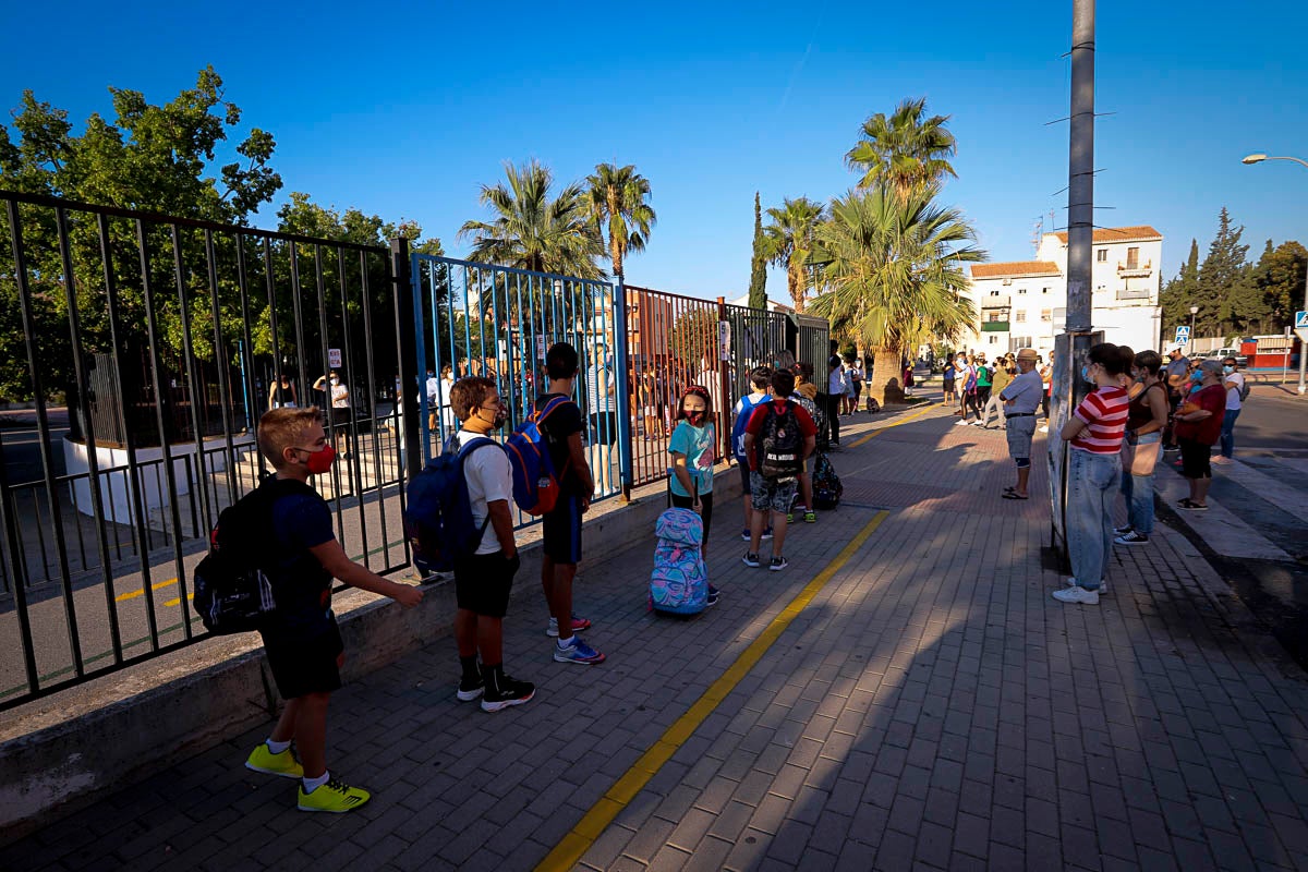 Vuelta a las aulas en los colegios Garvayo Dinelli y Los Álamos de Motril