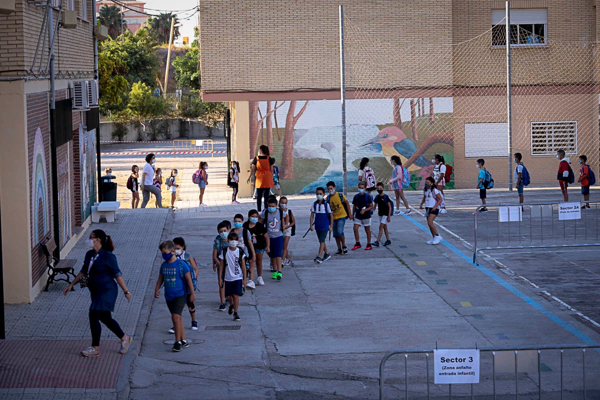 Vuelta a las aulas en los colegios Garvayo Dinelli y Los Álamos de Motril