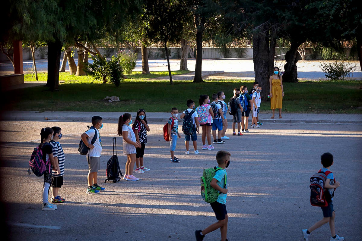 Vuelta a las aulas en los colegios Garvayo Dinelli y Los Álamos de Motril