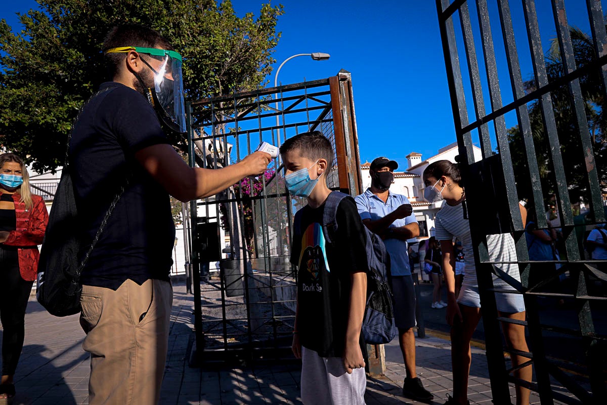 Vuelta a las aulas en los colegios Garvayo Dinelli y Los Álamos de Motril