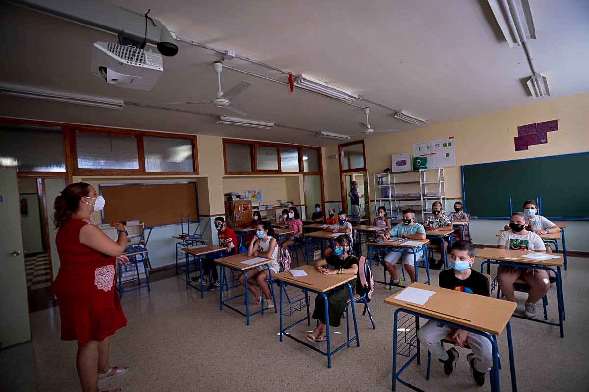 Vuelta a las aulas en los colegios Garvayo Dinelli y Los Álamos de Motril