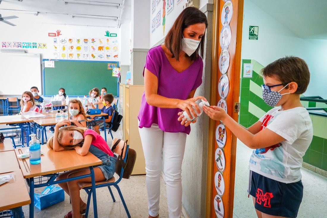 Vuelta a las aulas en los colegios Garvayo Dinelli y Los Álamos de Motril