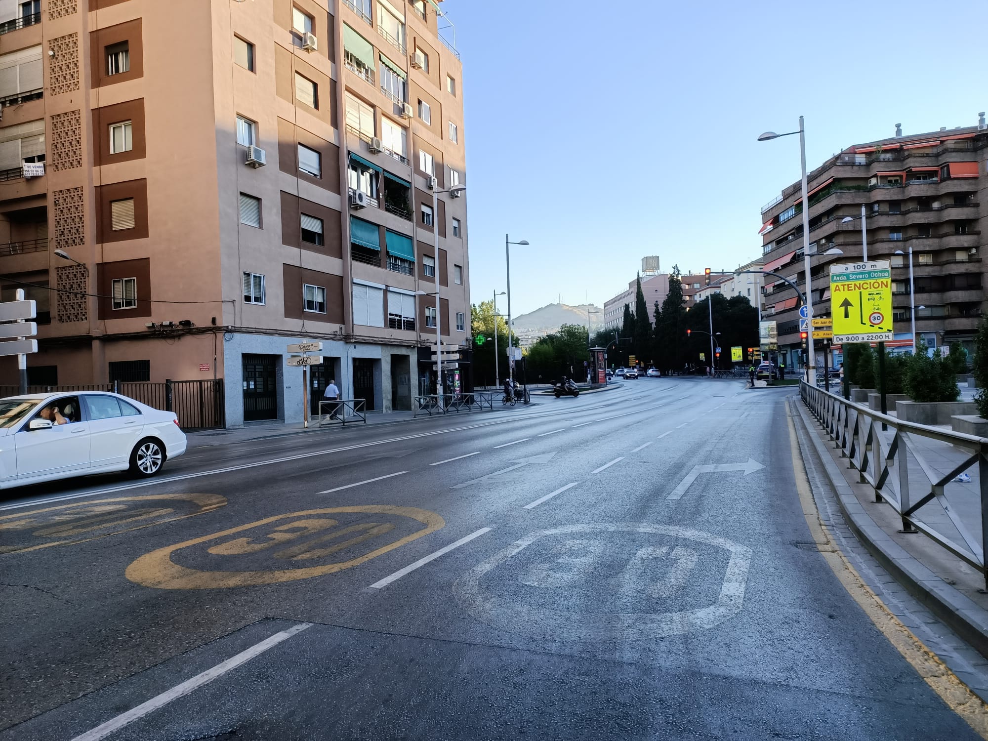 El tráfico en Granada en la mañana de la vuelta a las aulas