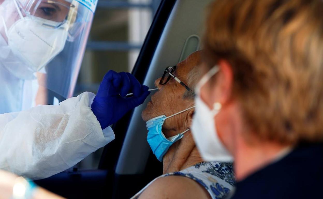 Coronavirus en Almería | La Rioja, País Vasco o Navarra duplican la capacidad de hacer PCRdel SAS en Almería