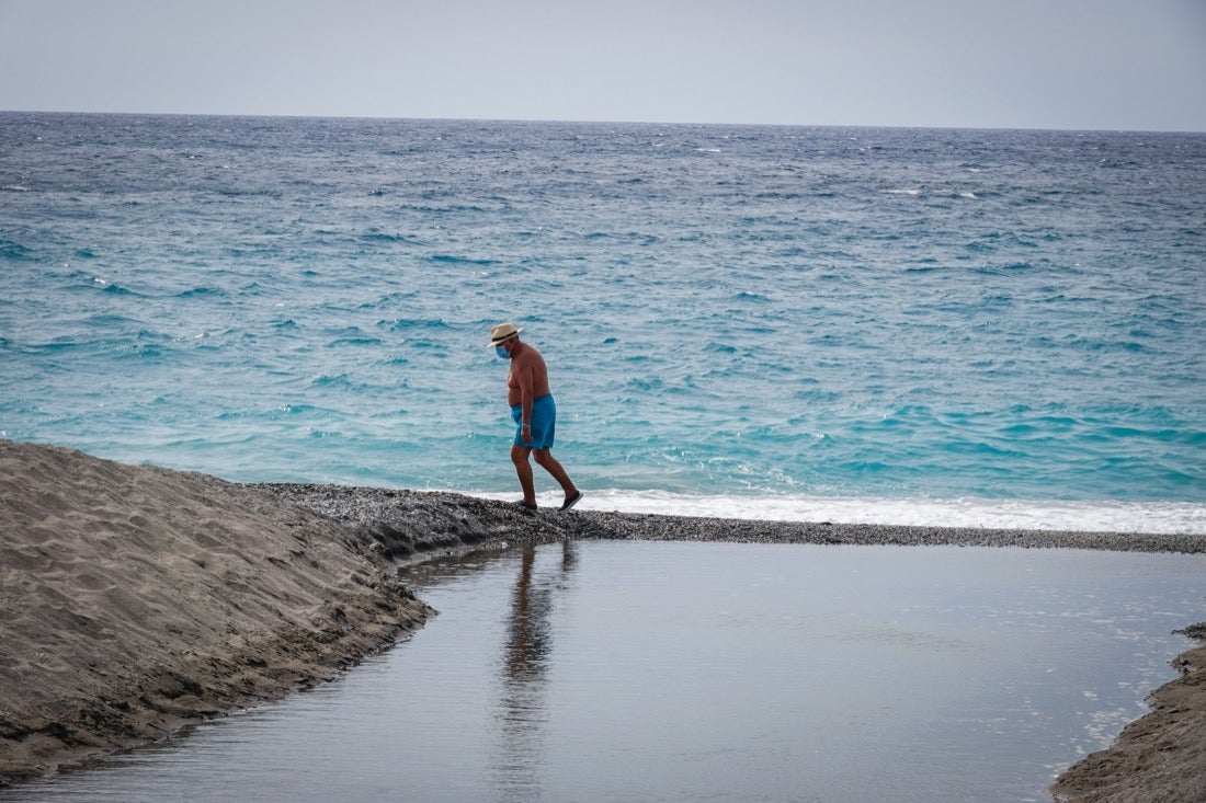 Buen ambiente en las playas granadinas este domingo