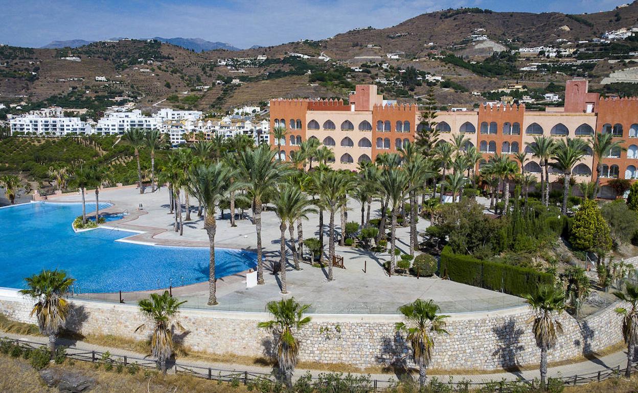 El primer hotel de la Costa Tropical de Granada cierra temporada cuando la ocupación media ronda el 30%