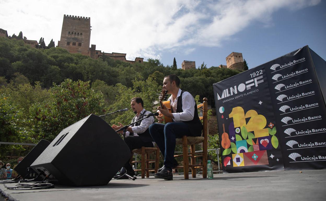 El Colorao y José Fermín arrancaron, a los pies de la Alhambra, el ciclo de 'Plazoletas' del Milnoff.