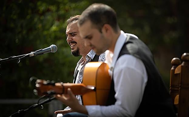 Imagen principal - Detalles de la actuación de El Colorao y José Fermín.