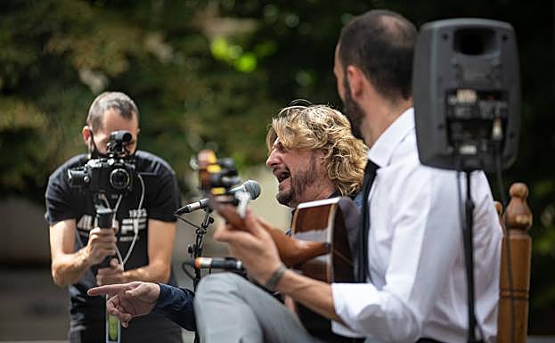 Imagen principal - Detalles de la actuación de Juan Ángel Tirado.