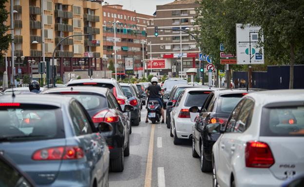 Movilidad en el primer día de vuelta a clase de los institutos de la capital.