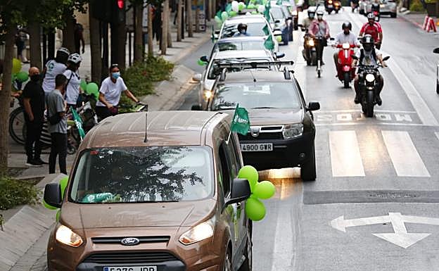 La caravana, a su paso por Gran Vía. 