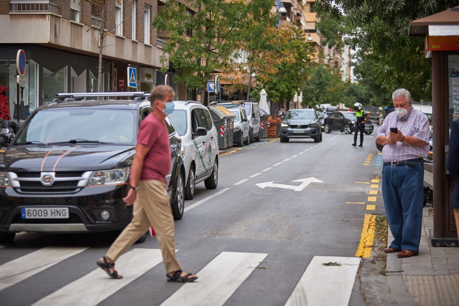 Movilidad inaugura los cambios en una calle a la que solo podrán acceder en coche los residentes con garaje o los usuarios de hoteles o el parking 