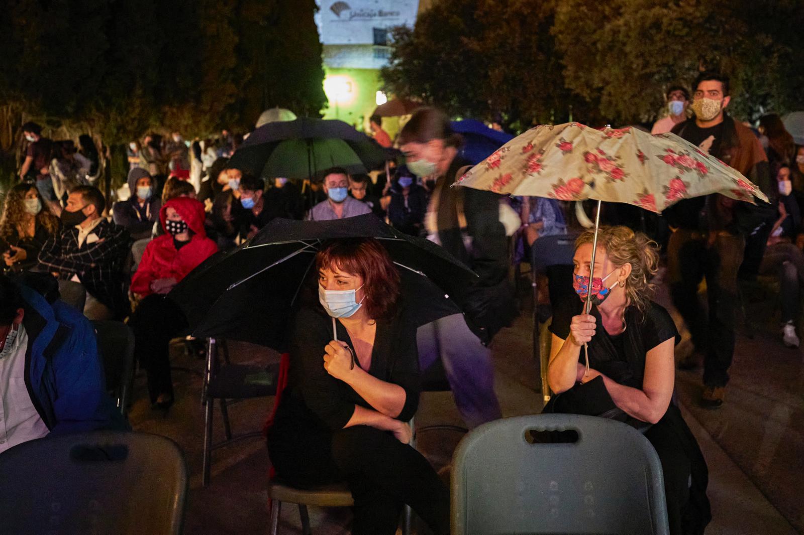 A pesar de la amenaza de lluvia, pudieron conceder un último tema que cumplió con creces la función de fin de fiestas