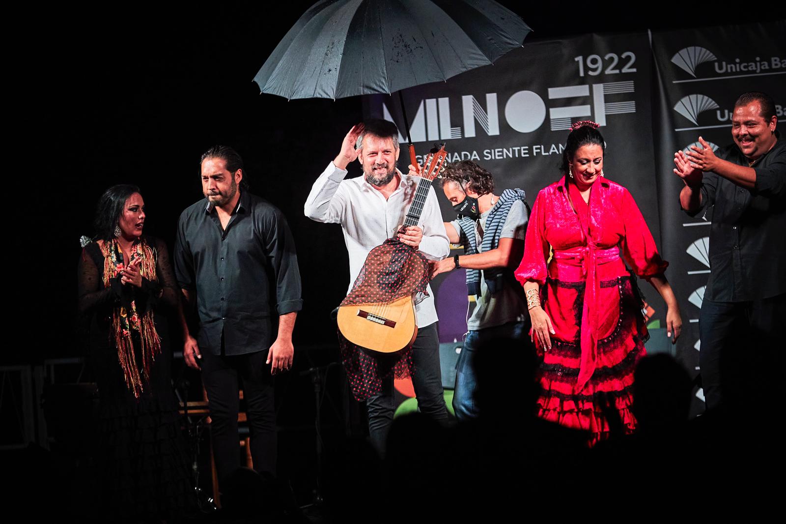 A pesar de la amenaza de lluvia, pudieron conceder un último tema que cumplió con creces la función de fin de fiestas