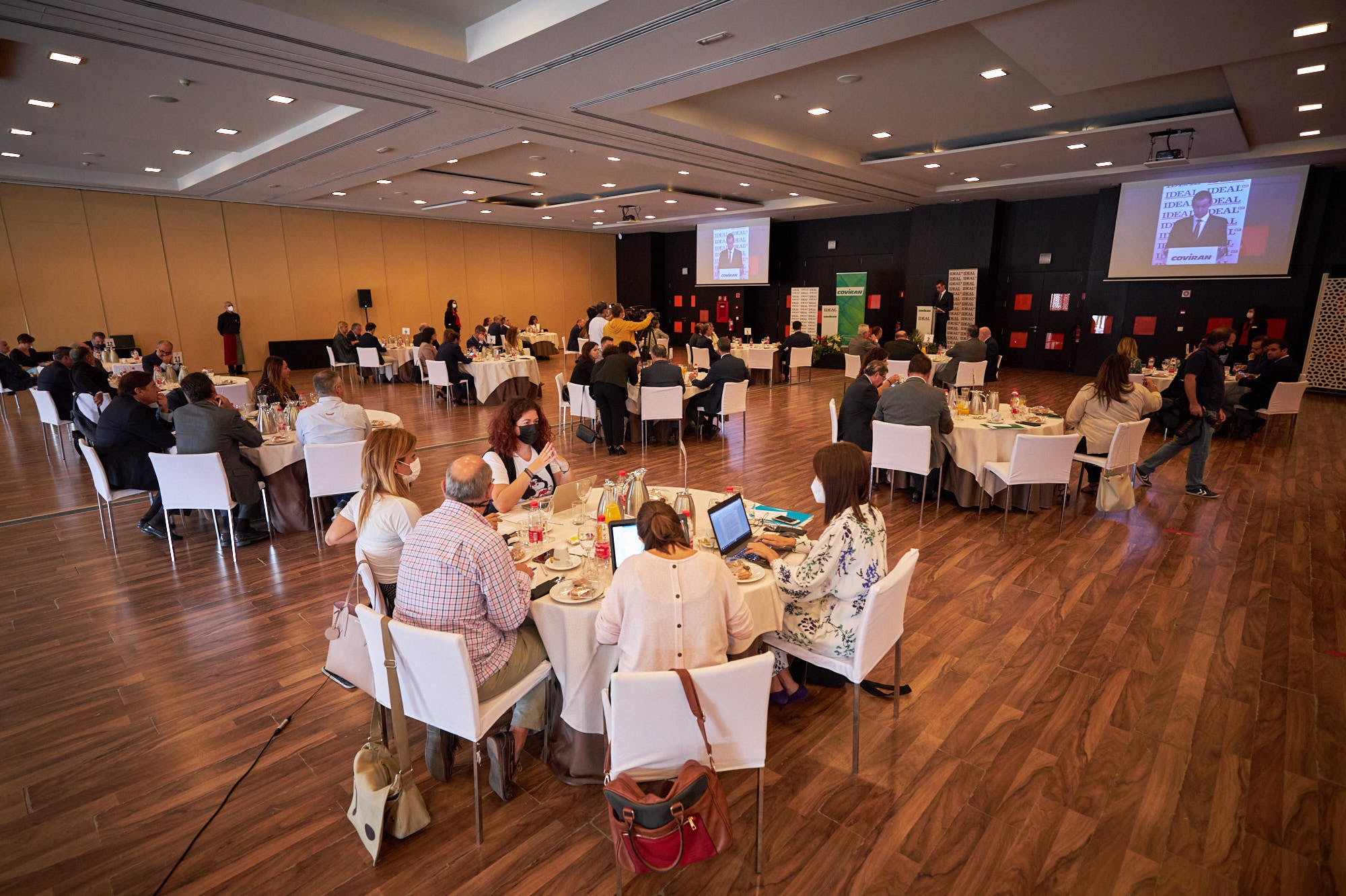 El consejero de Presidencia ha analizado los desafíos de la comunidad ante el Covid y ha anunciado ayudas al alquiler para el sector del ocio nocturno e infantil