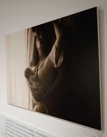 Imagen secundaria 2 - Fotos de la exposición sobre lactancia que se puede ver en Armilla.
