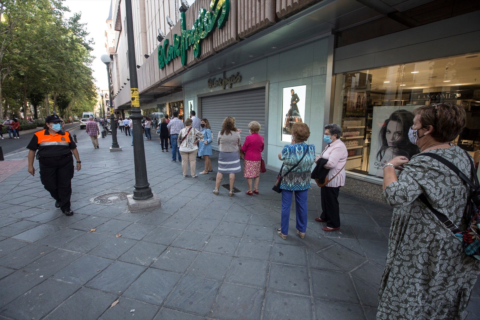 Fotos: Granada vive su Día de la Virgen más diferente