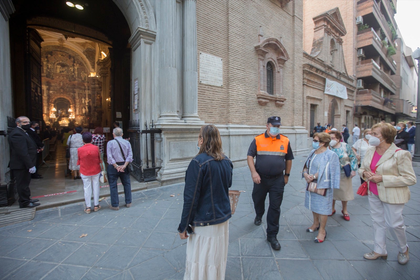 Fotos: Granada vive su Día de la Virgen más diferente