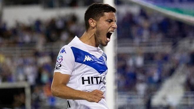 Lucas Robertone se despojará pronto de la blanquiazul para ponerse la rojiblanca. 
