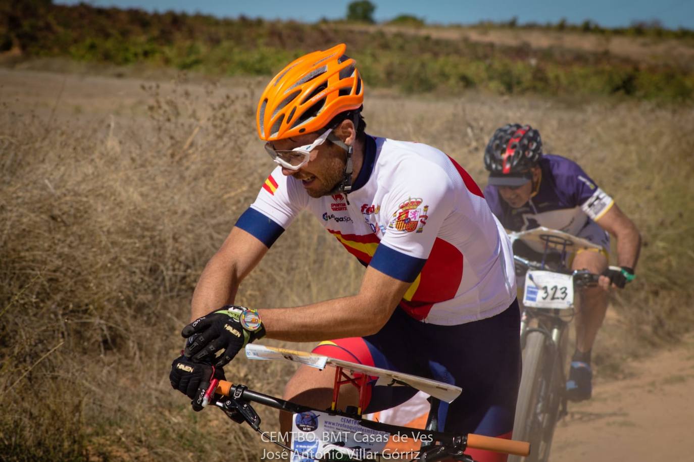 Juanfran Marín, consultando sus coordenadas durante la carrera de Portugal.
