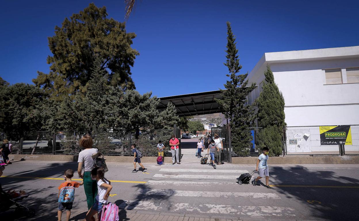 Inspección dice que el colegio de Carchuna cumple la ratio y no hay que desdoblar la clase