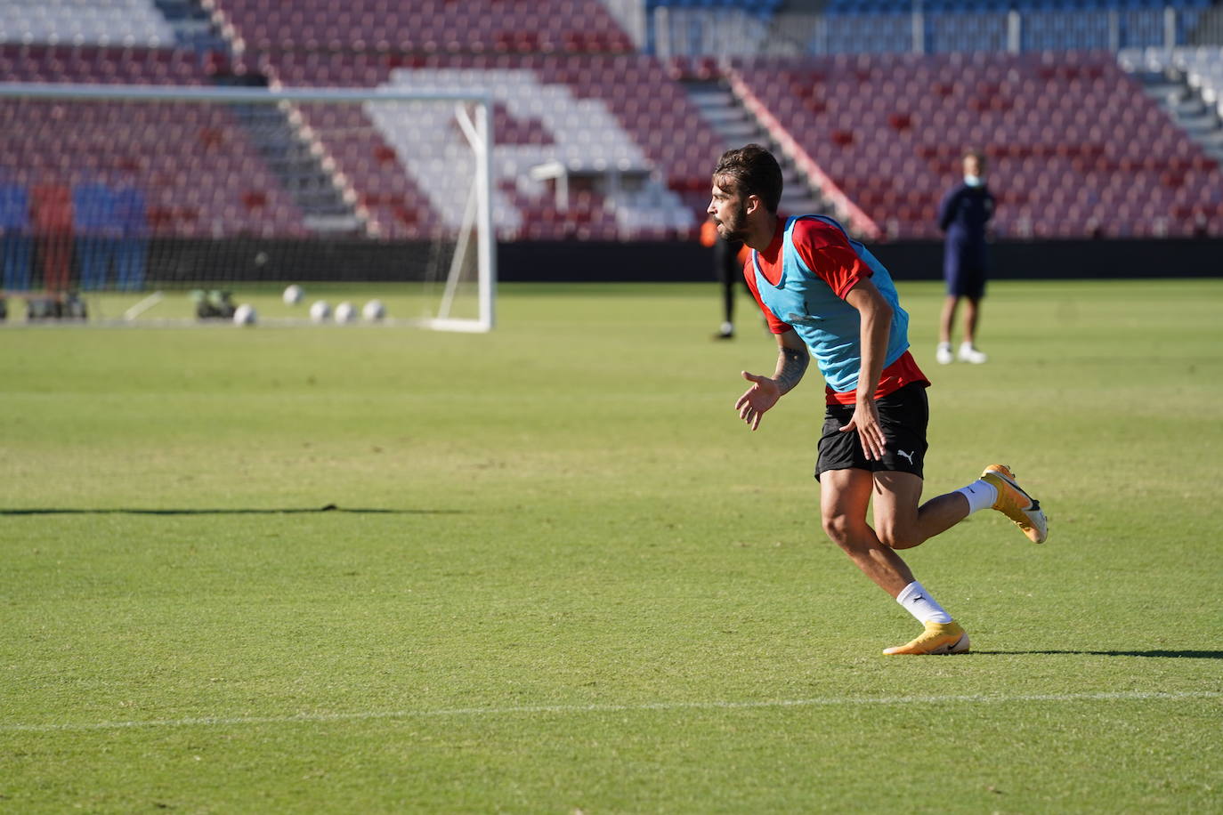 Fotos: Los rojiblancos esperan dar un salto más tras lo hecho en Lugo ante un Sporting fuerte